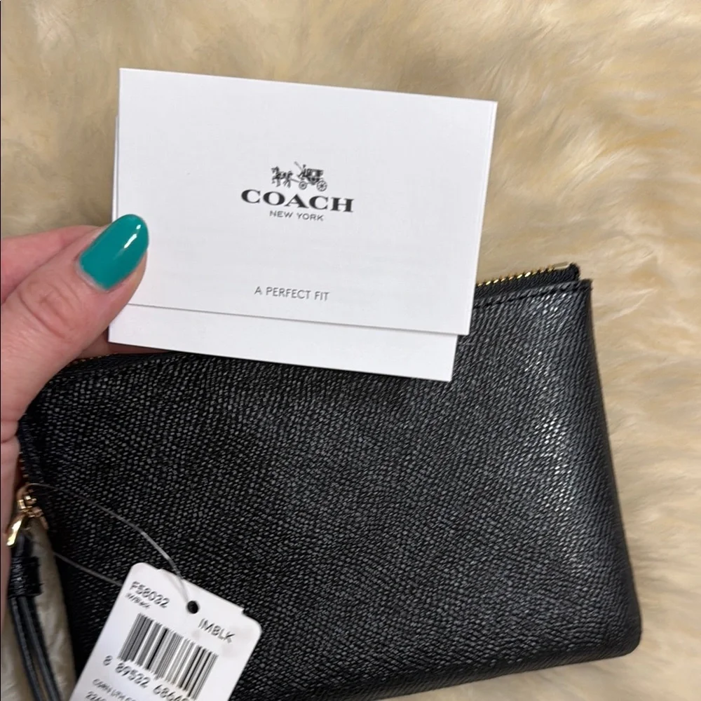 Coach Black Textured Leather Wristlet Pouch with Gold Logo – NWT – OS - Picture 6 of 8